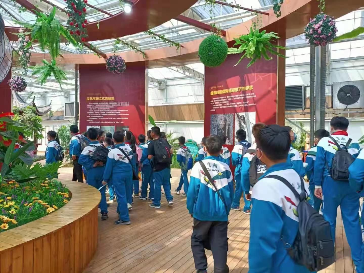 各地中小學(xué)生來(lái)茂豐金蟬科普示范基地研學(xué)